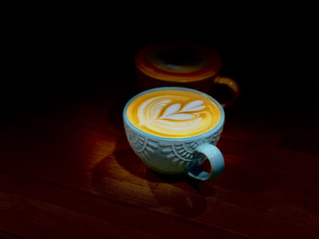 想要快速增加咖啡技能、並取得SCA（Specialty Coffee Association，國際精品咖啡協會）Barista Skills義式咖啡師證照嗎？或想完全掌握咖啡拉花技巧，讓每一杯咖啡都成為咖啡藝術？桑卓咖啡學院位於高雄，課程內容結合專業理論與大量實作，讓您迅速累積實戰經驗，成為專業咖啡師（Barista）與咖啡拉花Latte Art的夢想！