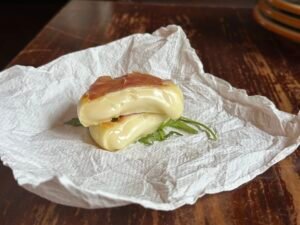 托米諾起士佐帕馬火腿Tomino e Prosciutto di Parma｜無菜單料理