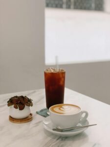 一週一堂課（Deep Learning Cadence），結合咖啡產業分析（Coffee Industry Analysis）與創業輔導（Startup Coaching），