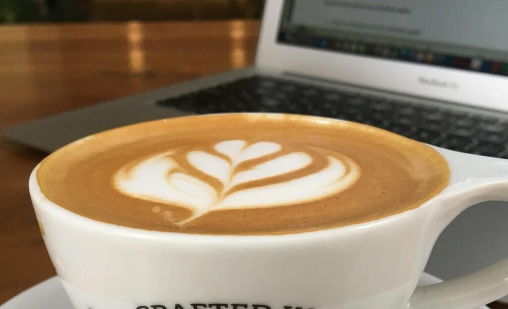 咖啡創業夢！咖啡課程 首選：不只是 咖啡拉花課程 的 SCA義式咖啡拉花師證照課程，是你開店最強後盾！