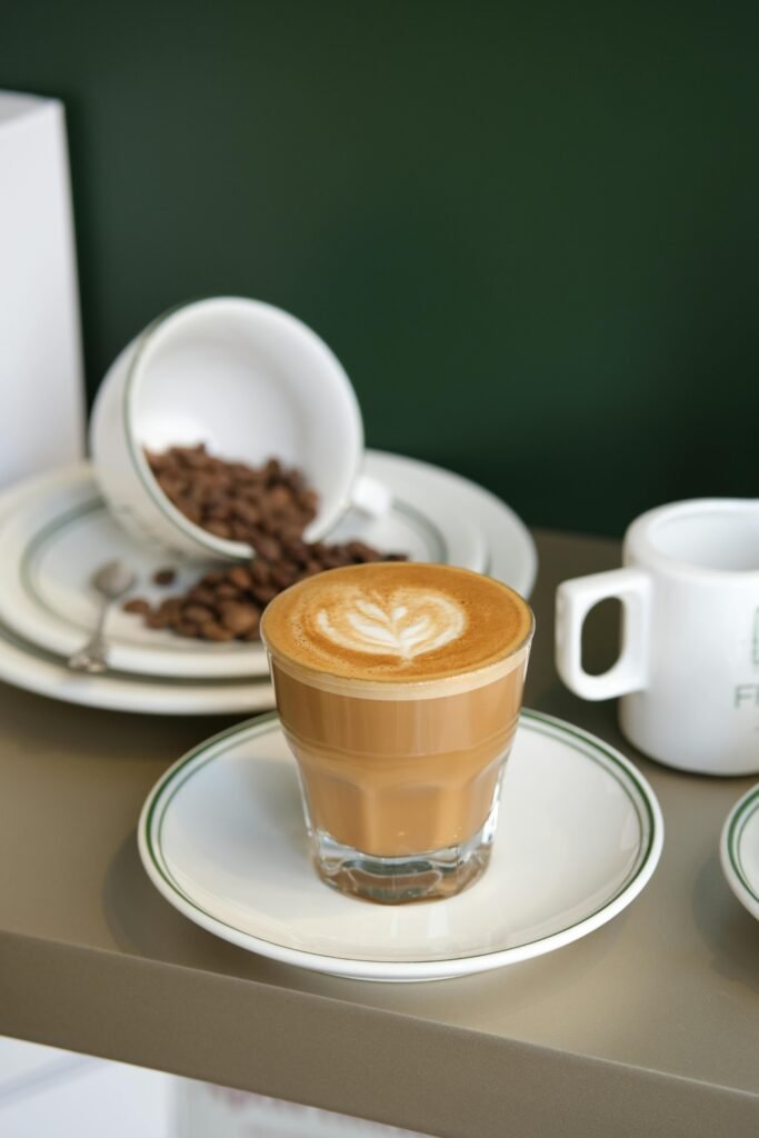 點燃你的咖啡創業夢!高雄咖啡課程首選:專業咖啡拉花課程與SCA義式咖啡拉花師證照課程,打造成功基石