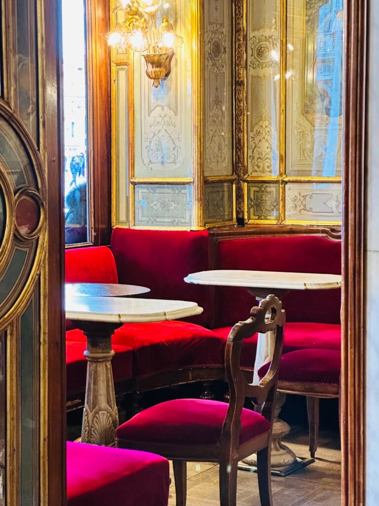 歐洲最古老的咖啡館Caffè Florian，重現300年前的風華 或許不應該說是重現， 因為它一直是保持它的貴族風華。