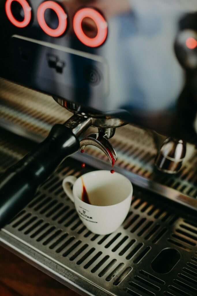 咖啡師證照攻略：初學者該先考哪張？SCA Barista vs Brewing 選擇指南