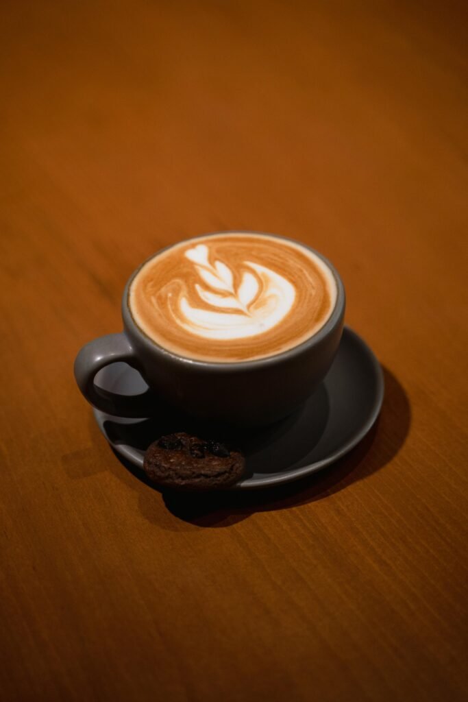 義拉花鋼杯怎麼選?新手入門最忌諱的 3 種杯型|SCA咖啡拉花課