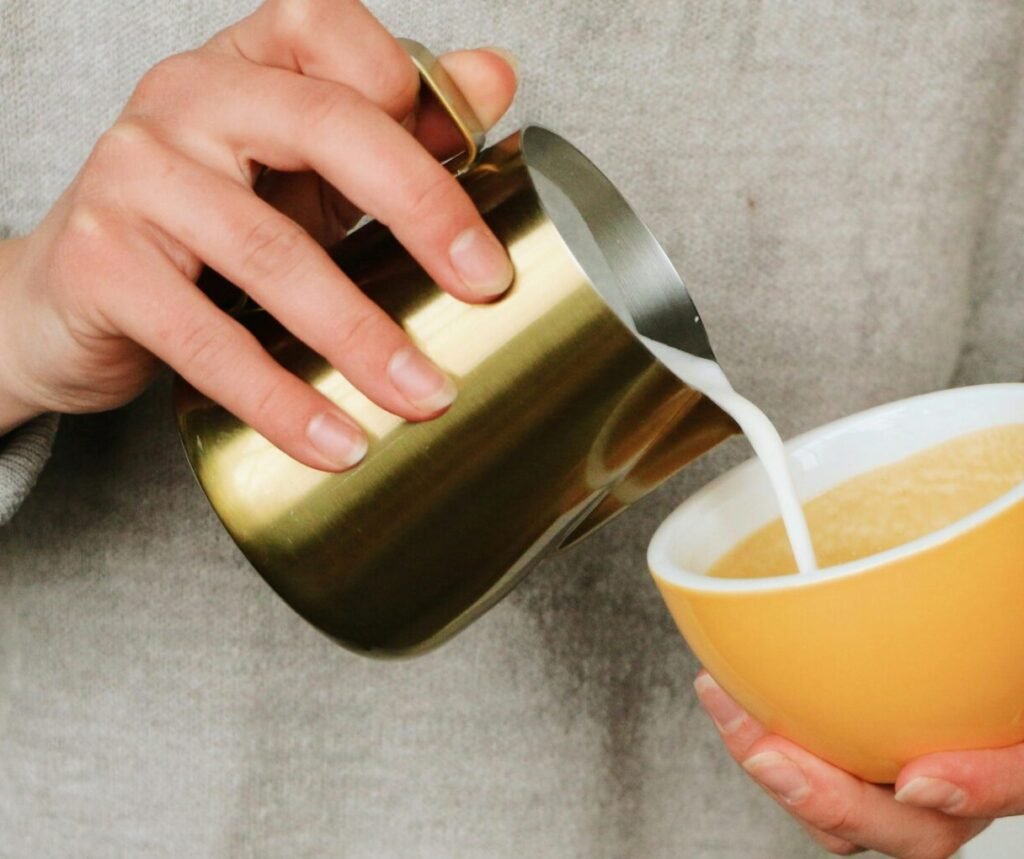 SCA AST 講師親授：如何挑選對的拉花鋼杯？高雄 SCA 咖啡拉花