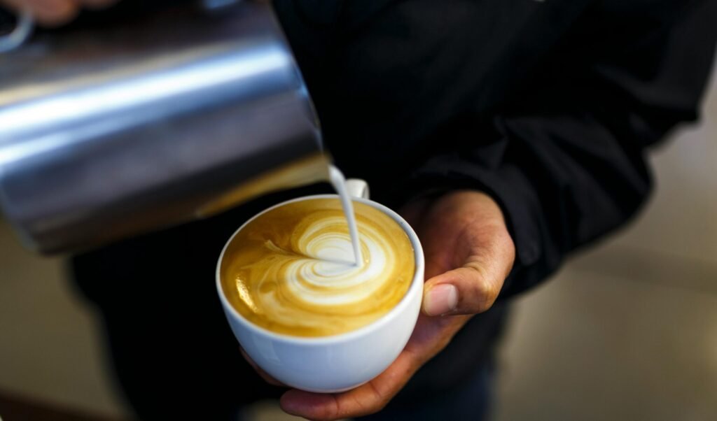 咖啡油脂 (Crema) 結構：深焙豆為何比淺焙豆更容易拉花？