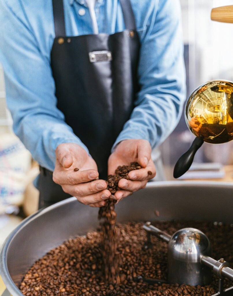 從零學烘豆的「滑行」技巧到考取國際咖啡師證照:桑卓咖啡師課