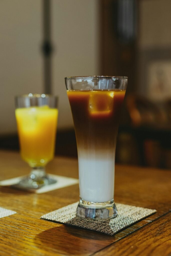 吧台動線設計與SCA證照:優化手沖流程應對週末人流