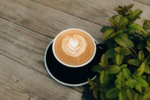 咖啡店的手沖出杯流程:如何在忙碌中保持品質一致性?