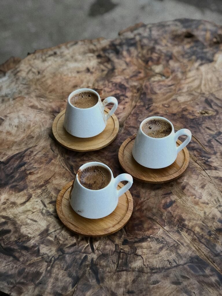 開店手沖 SOP：備料、注水、收尾、清潔一次標準化。SCA手沖課