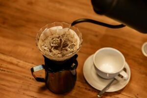 手沖器材怎麼選？壺嘴、濾杯、濾紙對流速的影響。SCA手沖課程