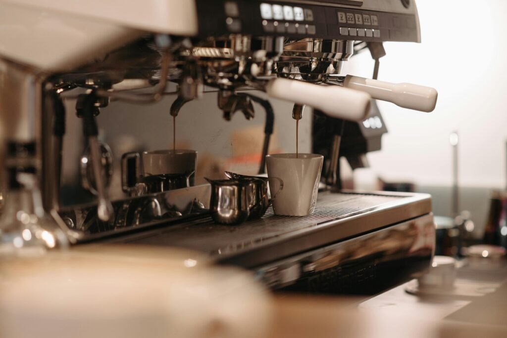 實現咖啡館創業夢想!從中階邁向高階:掌握高效率吧台工作流程