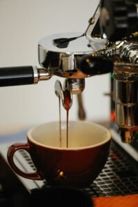 SCA拉花｜為什麼想開咖啡館的新手，更需要一週一堂的扎實訓練