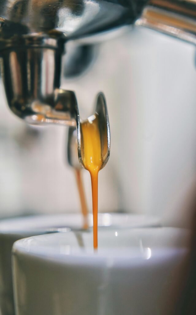 咖啡拉花基礎入門體驗班｜解析新手迷思？桑卓學院專業拉花課程