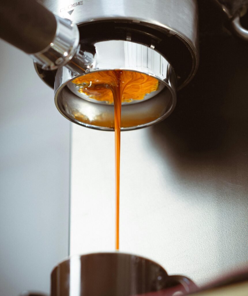 SCA拉花如何幫助咖啡館提升專業形象？從杯面到品牌一致性解析