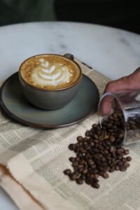 如何打出完美微發泡奶泡？SCA咖啡拉花課程 5 步驟教學圖解｜桑卓咖啡研究學院：從零基礎到專業咖啡師的創業之路